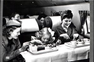 In 1936, United served the first full-course meal aloft. This innovation had an extremely favorable passenger reaction, but naturally added 
