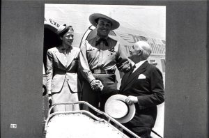 Here's that genial, cinema cowboy from Mexico, Leo Carrillo...