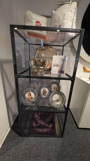 Display shelf with a globe, glass ashtrays and keepsakes